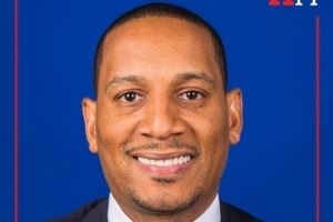  曾担任过多队助教！前NBA球员霍华德-埃斯利加入独行侠任球探一职